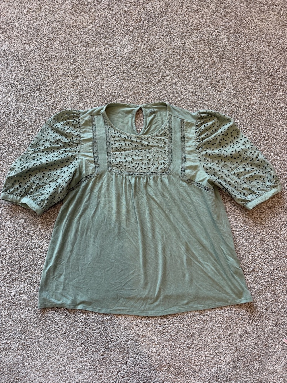 Women’s Good Hart Eyelet Puff Sleeve Top in Sage Green- Size Small